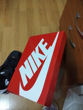 Zapatillas Nike cortez Negras y Blancas