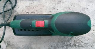 Lijadora Bosch, con caja y 12 lijas .