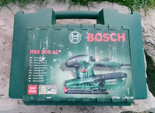 Lijadora Bosch, con caja y 12 lijas .