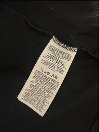 Tuta Nike donna nera usata poco e comoda.