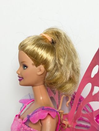 Muñeca Barbie flying butterfly