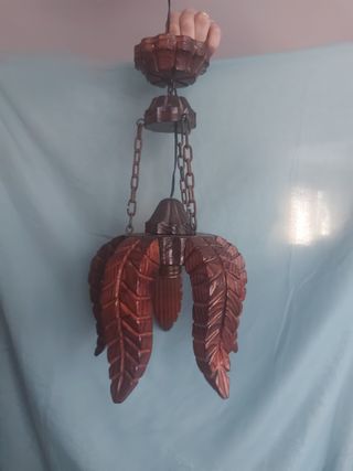 Lámpara colgante de madera tallada
