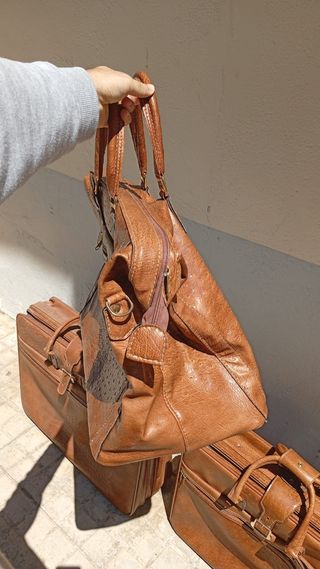 Maleta de cuero autentico marron