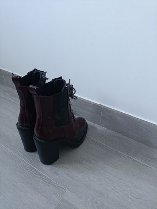 Botines de tacón burdeos
