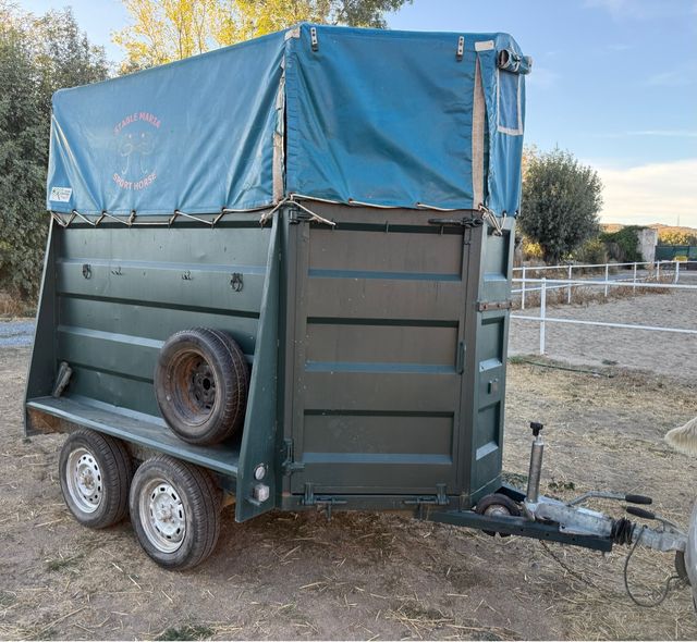 Remolque van dos caballos 