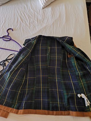 Chaquetón marrón con forro de cuadros
