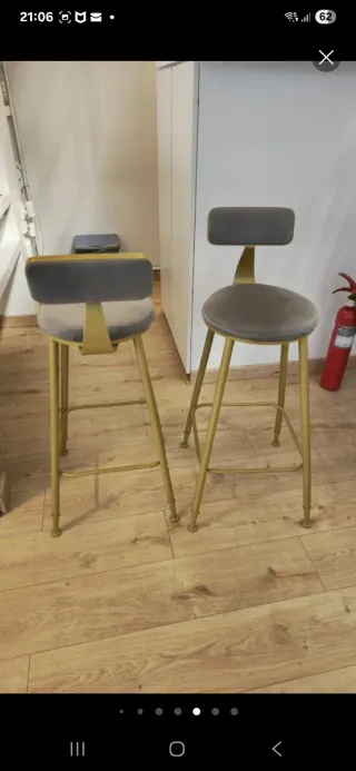 2 Taburetes altos dorados y grises