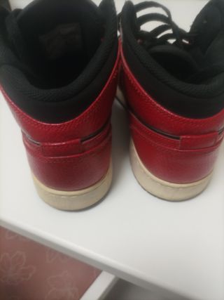 Zapatillas Nike Air Jordan Rojas y Negras