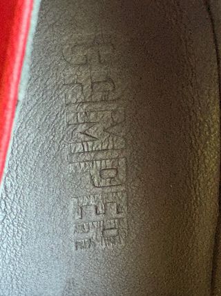 Zapatos de tacón rojos y negros talla 39