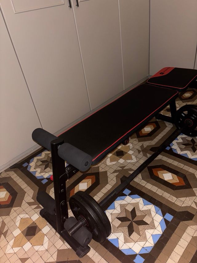 Banco musculación + barra y 20kg discos