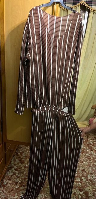 Conjunto elegante marrón y blanco