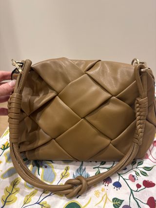 Bolso Parfois acolchado marrón