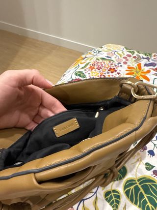 Bolso Parfois acolchado marrón