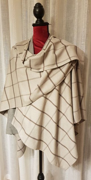 Capa de cuadros gris