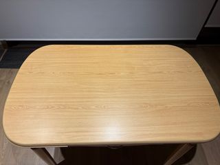 Mesa comedor madera maciza con cajones
y 5 sillas