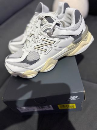 New Balance 9060 Gris y Blanco