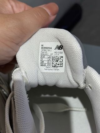 New Balance 9060 Gris y Blanco