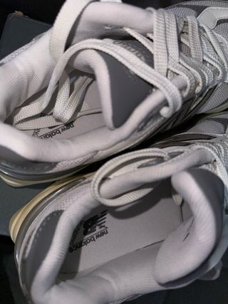 New Balance 9060 Gris y Blanco