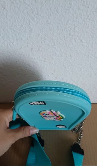 Bolso unicornio azul y multicolor