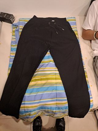 Pantalón negro de hombre