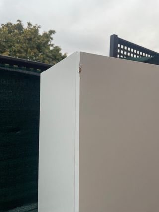 Mueble de baño blanco alto