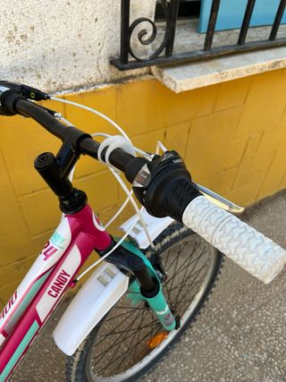 Bicicleta niña rosa y turquesa