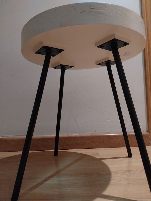 Mesa auxiliar redonda blanca