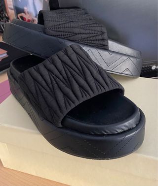 Sandalias negras plataforma acolchadas