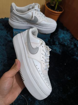 Zapatillas Nike Blancas y Grises