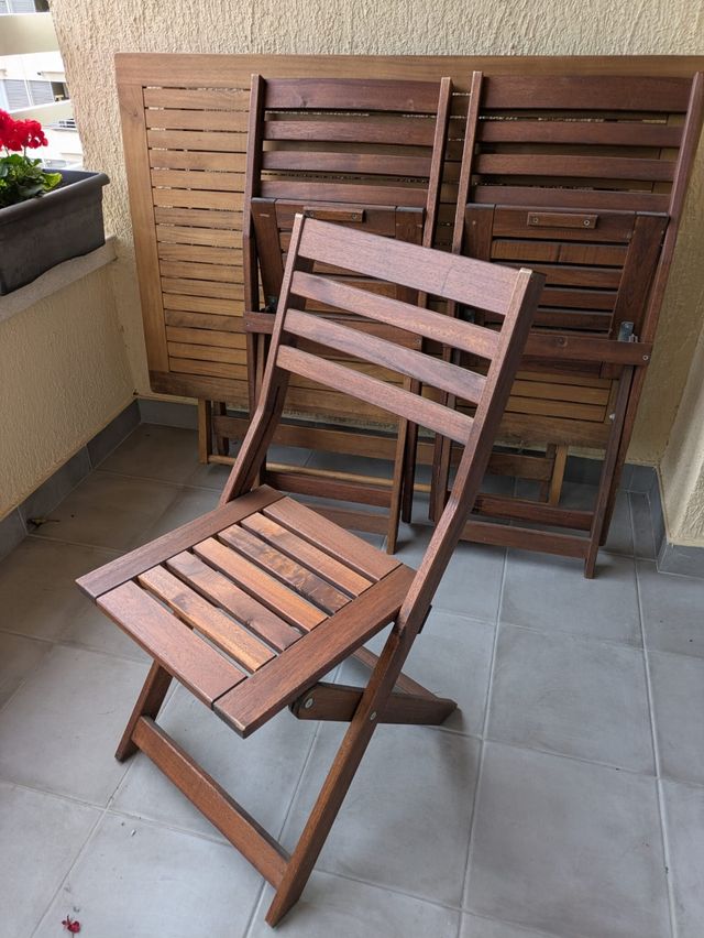 Conjunto mesa plegable madera y 4 sillas