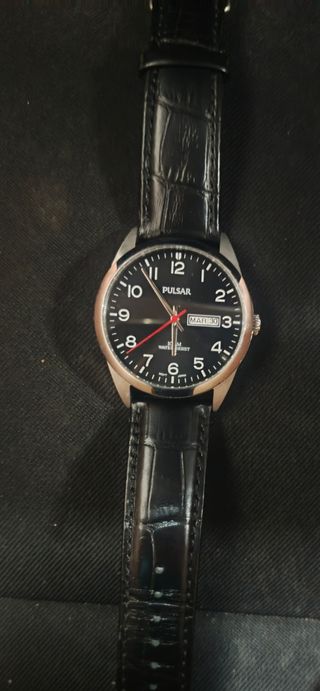 Reloj Pulsar Negro y Plateado