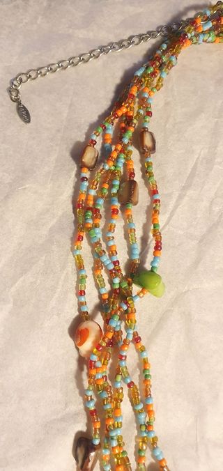 Collar multicolor con cuentas y abalorios