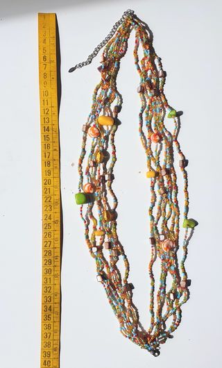 Collar multicolor con cuentas y abalorios