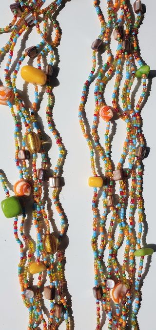 Collar multicolor con cuentas y abalorios