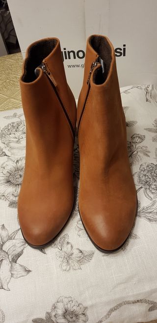 Botines tacon Gino Rossi marrones
