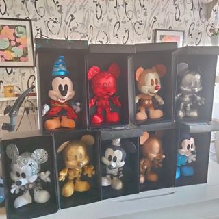 Peluche Mickey Mouse da collezione
Dal n°1 al n°9