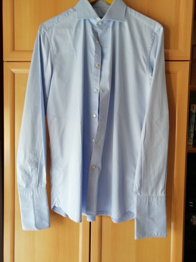 Camisa vestir caballero celeste.