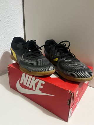Zapatillas Puma Indoor Negras y Amarillas