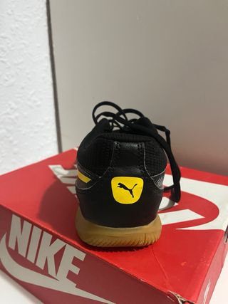 Zapatillas Puma Indoor Negras y Amarillas
