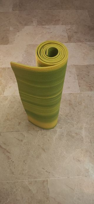 Esterilla de yoga verde y amarilla