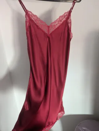 Camisón de seda con encaje
