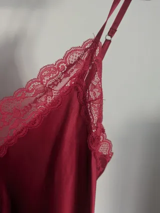 Camisón de seda con encaje