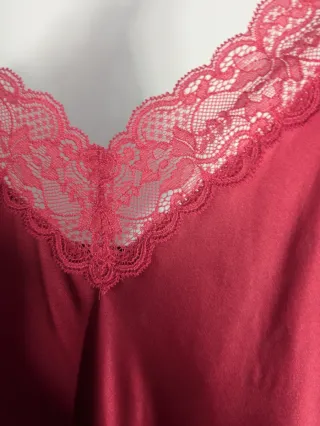 Camisón de seda con encaje