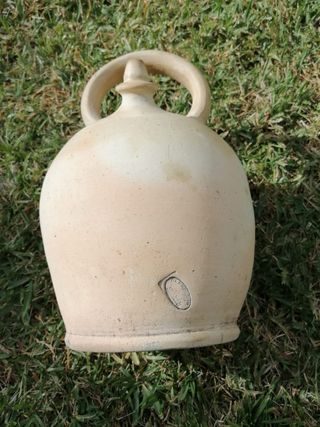 Botijo antiguo de alfarería de Petrel