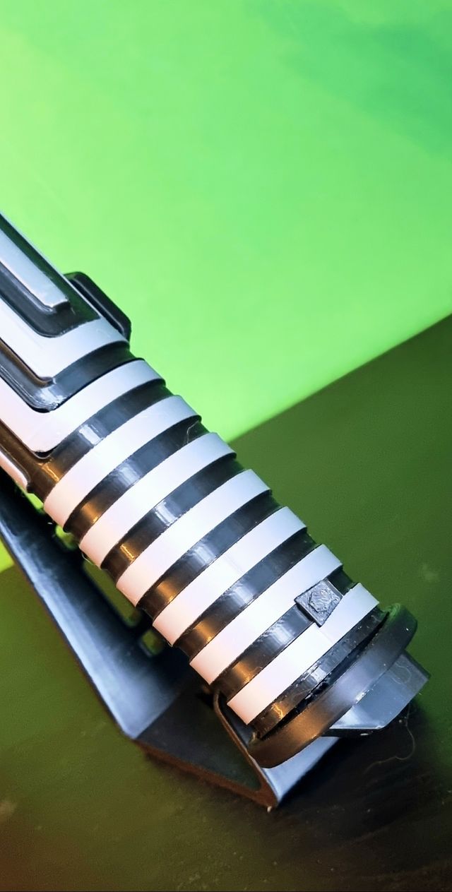 Espada Láser Sable Oscuro Mandaloriano + Soporte