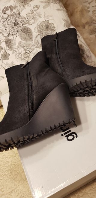 Botines de cuña negros Gino Rossi