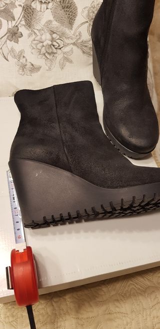 Botines de cuña negros Gino Rossi
