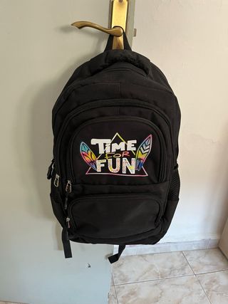 Mochila escolar negra para todas las edades