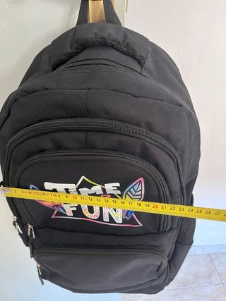 Mochila escolar negra para todas las edades