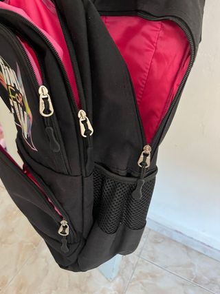 Mochila escolar negra para todas las edades